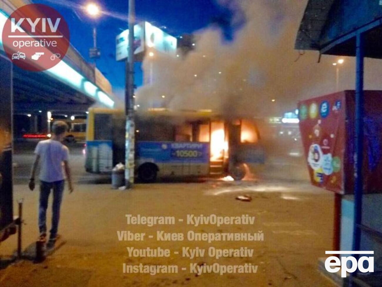 Водій і перехожі намагалися самостійно загасити пожежу