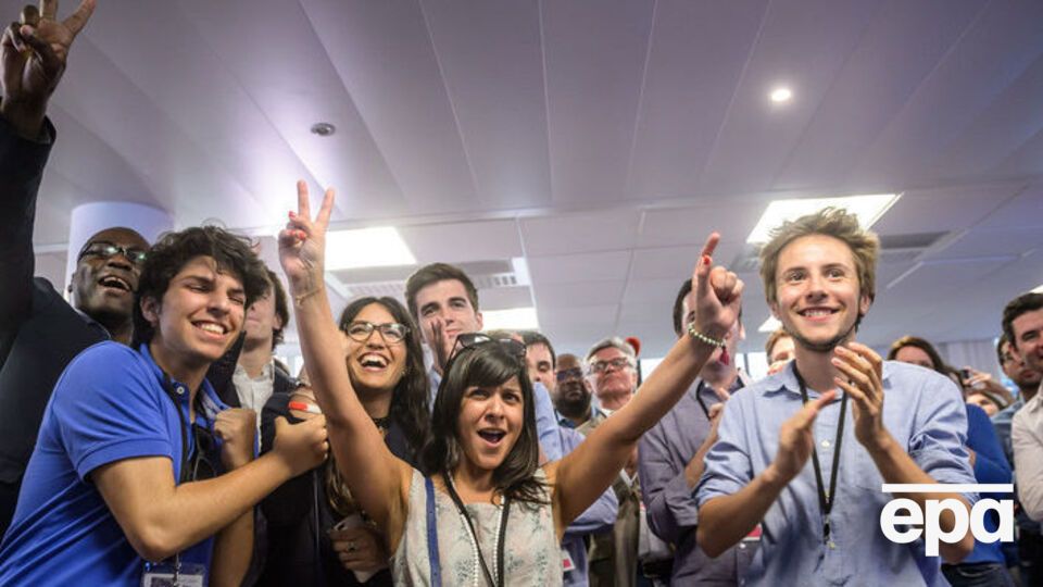 Вместе с союзниками партия "Вперед, Республика" получила абсолютное большинство в парламенте