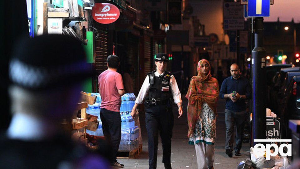 Очевидці заявляють, що у фургоні було троє людей