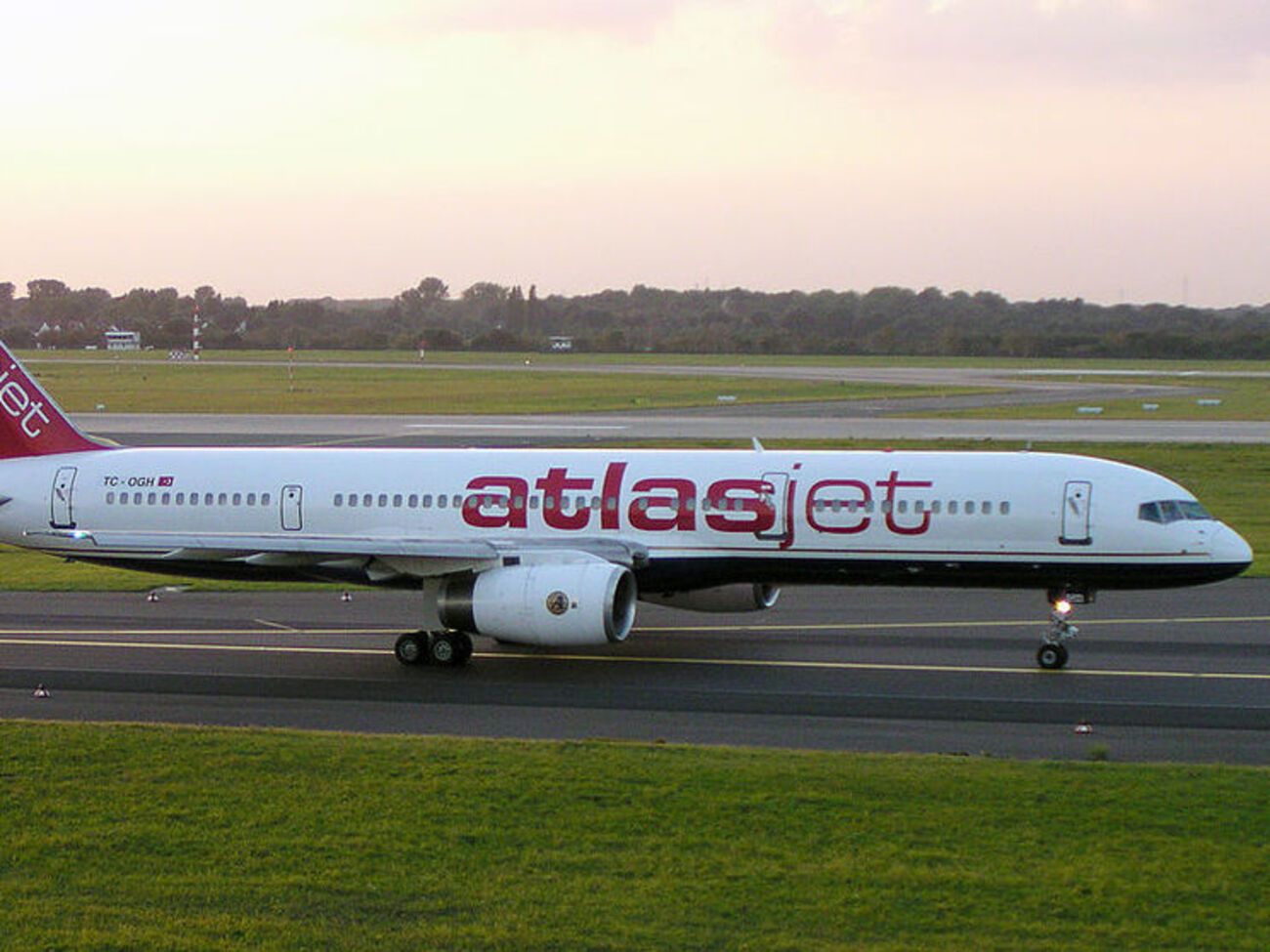 Пассажиры заявили, что в самолет компании&nbsp;AtlasGlobal попала молния