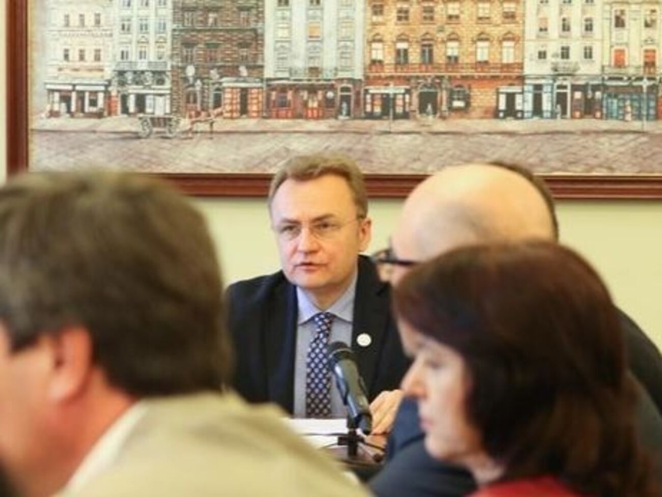 Садовий: Деякі відверто в очі кажуть, що є пряма заборона "зверху" навіть на найменший об'єм допомоги