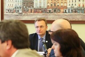 Садовий: Деякі відверто в очі кажуть, що є пряма заборона "зверху" навіть на найменший об'єм допомоги