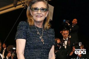 Кэрри Фишер скончалась 27 декабря 2016 года