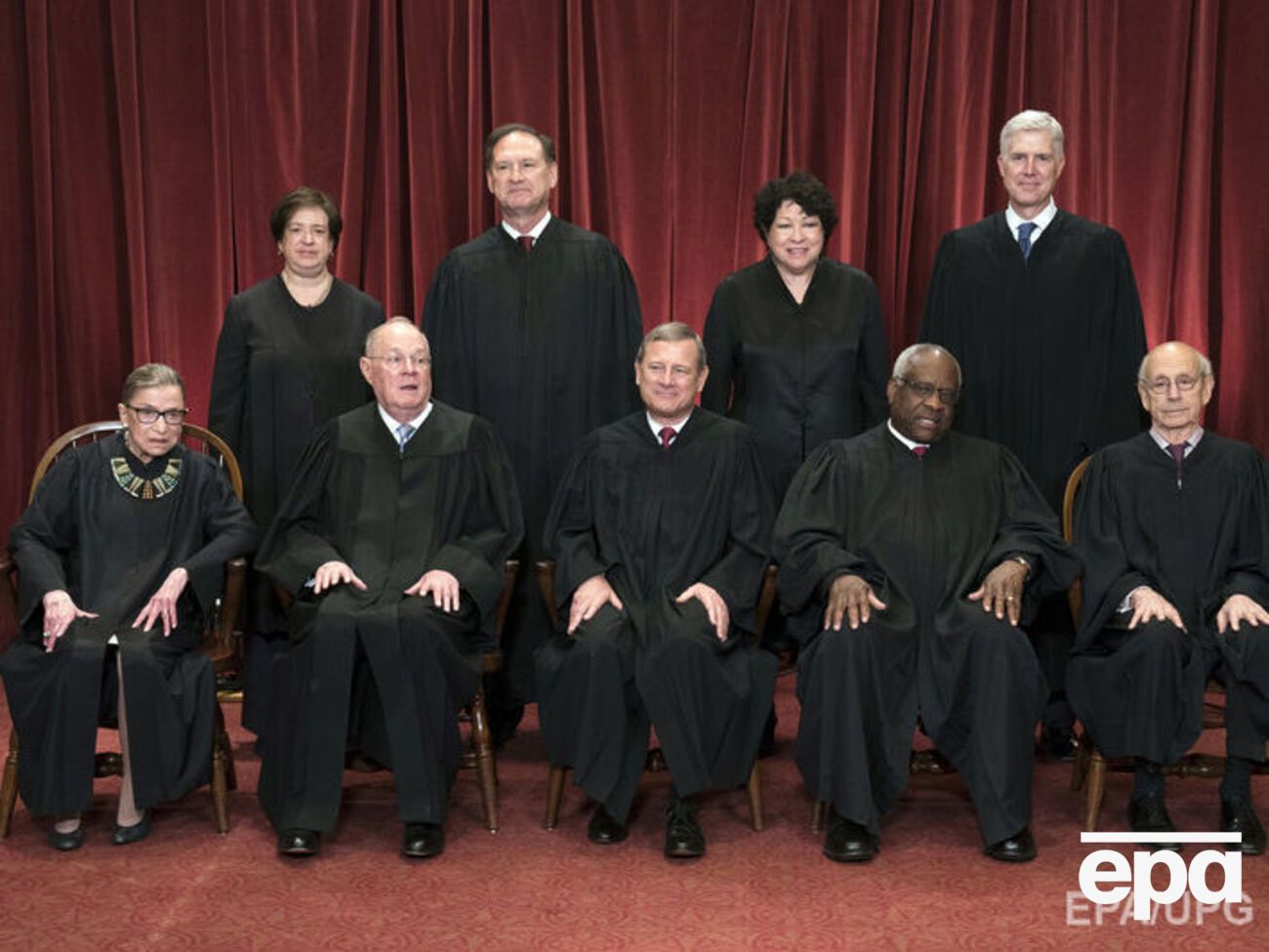 Рішення про блокування міграційного указу Трампа розглянуть судді Верховного суду