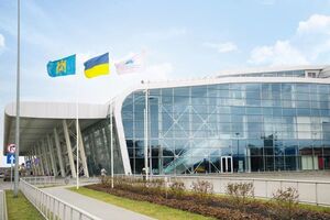 Из самолета во львовском аэропорту эвакуировали людей