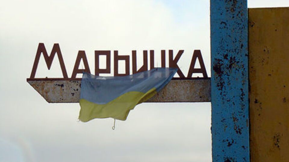 Мар'їнка розташована за 35 км від окупованого бойовиками Донецька