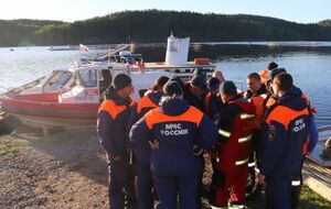 Спасатели с помощью катеров ищут пропавших на Ладожском озере подростков