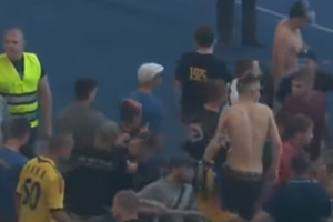 Матч в Киеве не был доигран из-за беспорядков на трибунах