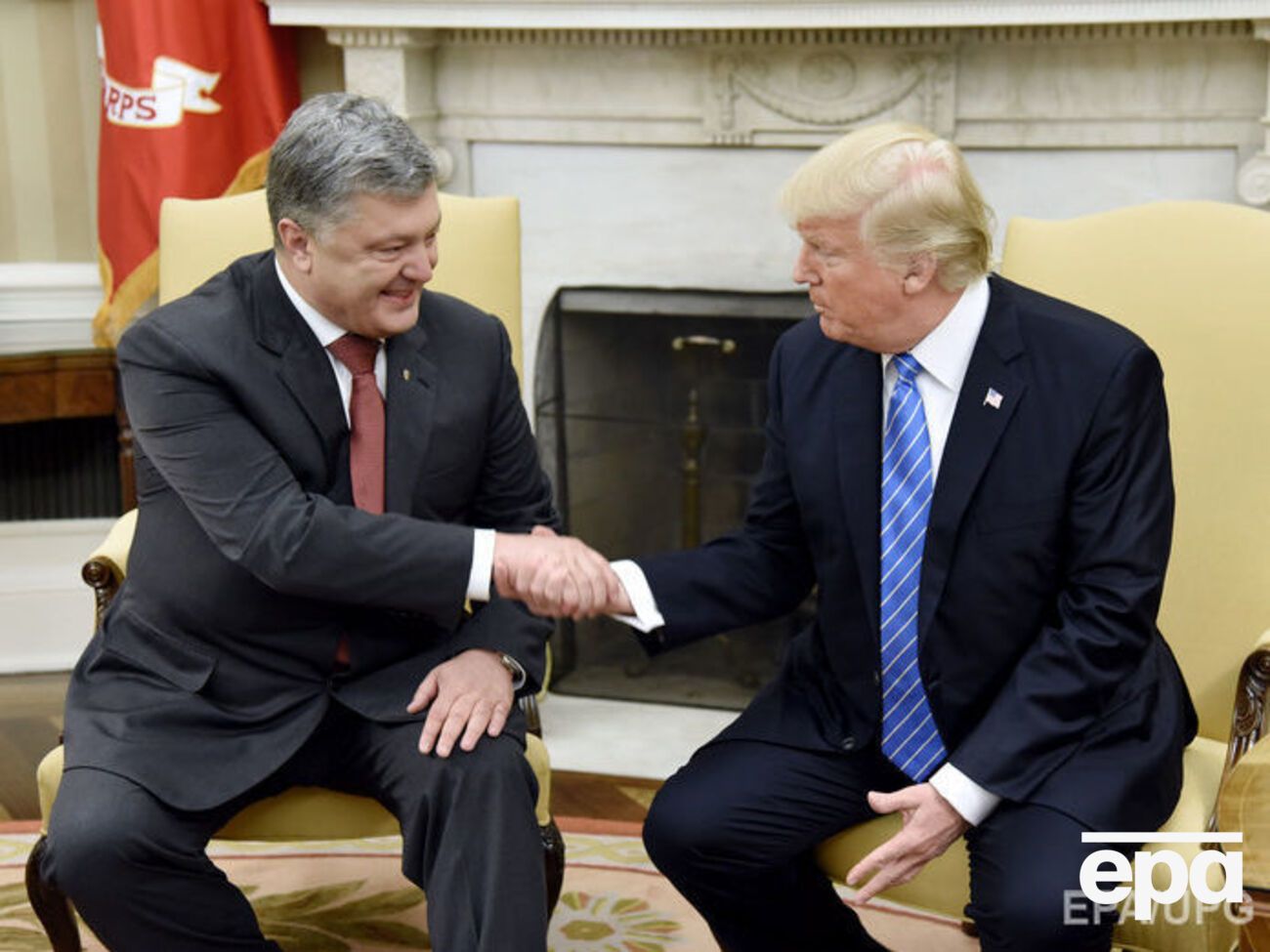 Рукопожатие Порошенко с Трампом