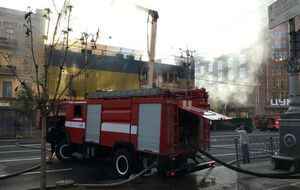 Горит бывший Центральный гастроном Киева