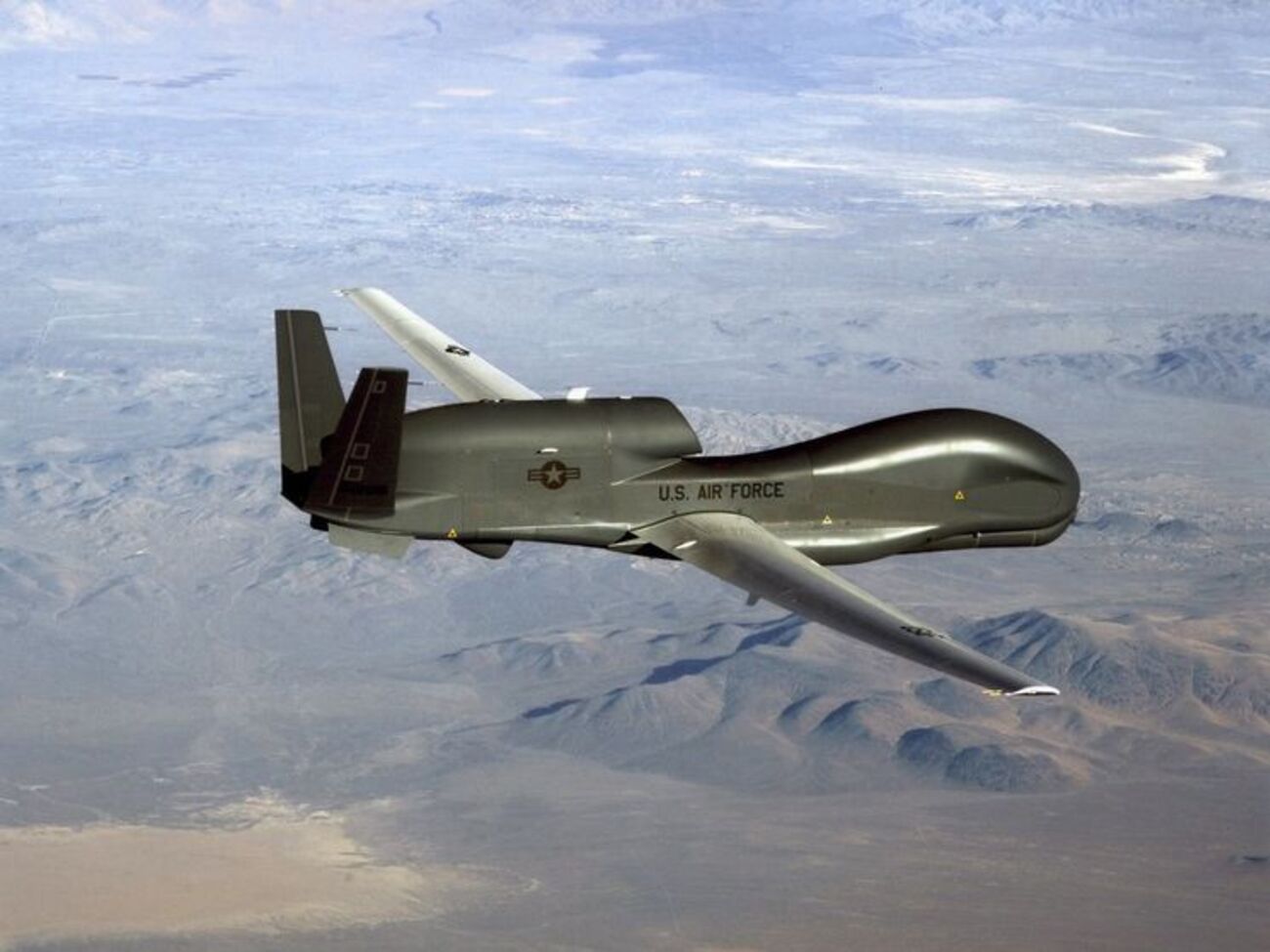 Global Hawk &ndash; тяжелый беспилотник, который может находиться в воздухе более суток