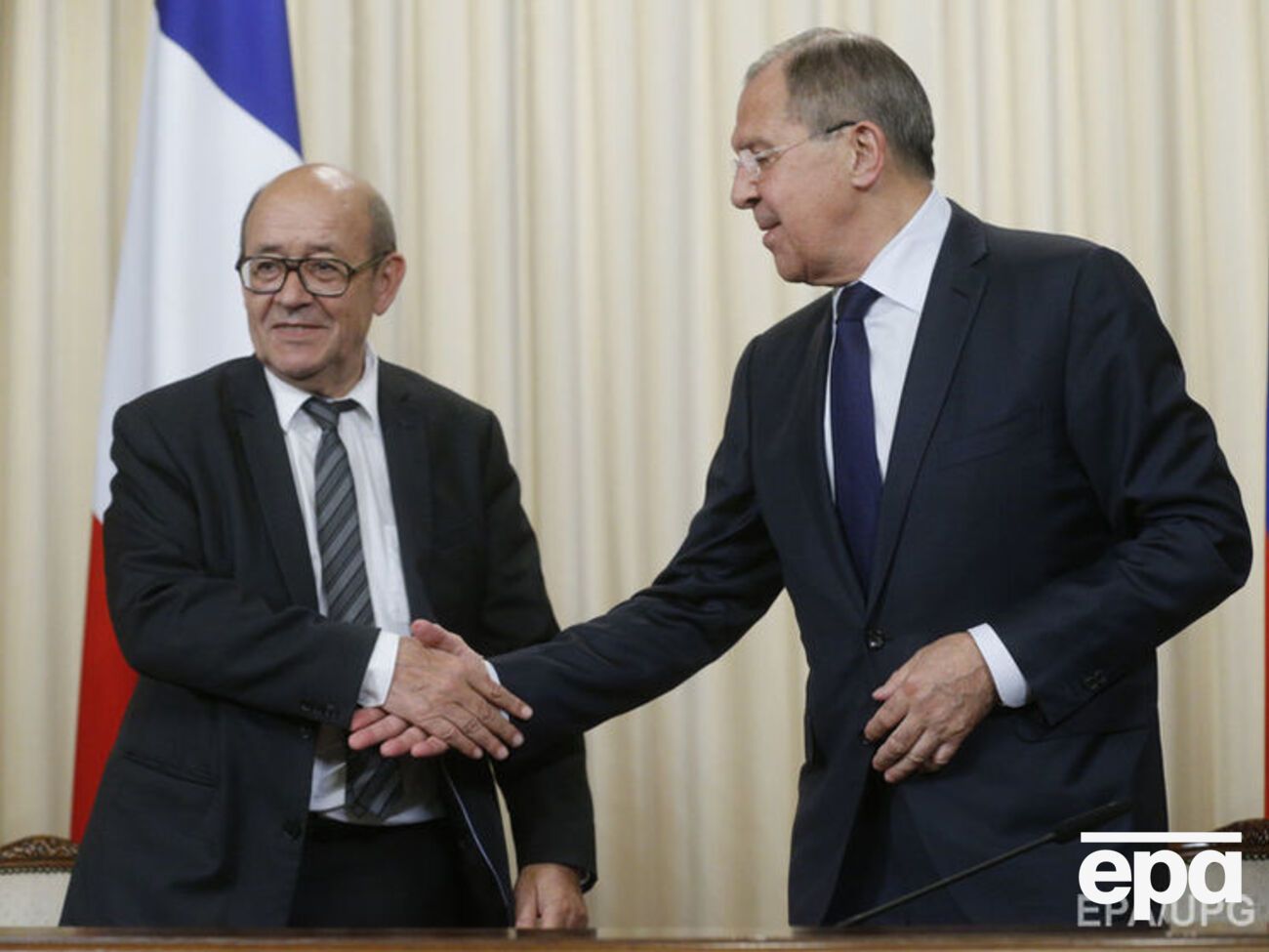 Лавров заявил, что Москва ждет выполнения минских договоренностей в первую очередь со стороны Киева