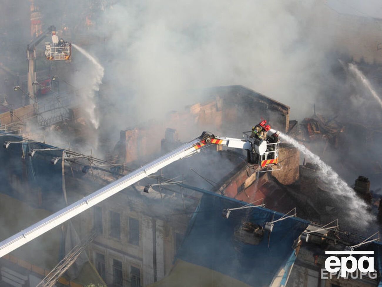 Спасатели предупредили, что здание может начать разрушаться