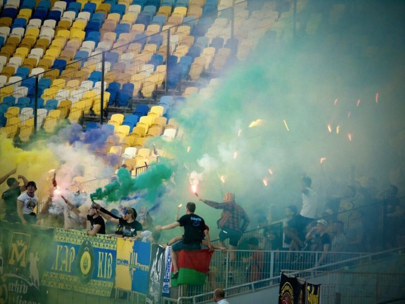 Беспорядки в "Олимпийском" выглядели как умышленные действия на глазах руководства ФФУ и полицейских чинуш