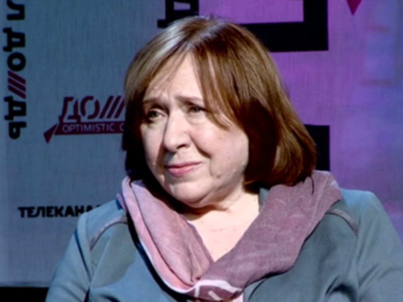 Алексиевич: Украина хочет строить свое государство. По какому праву Россия хочет там наводить порядок?