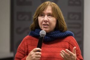 Алексієвич: Хіба на Донбасі були не російські танки, не російська зброя, не російські контрактники?