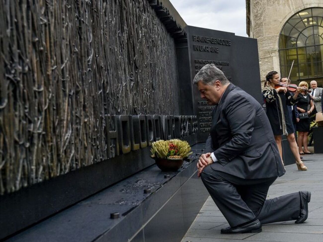 Порошенко почтил память жертв Голодомора у мемориала в Вашингтоне
