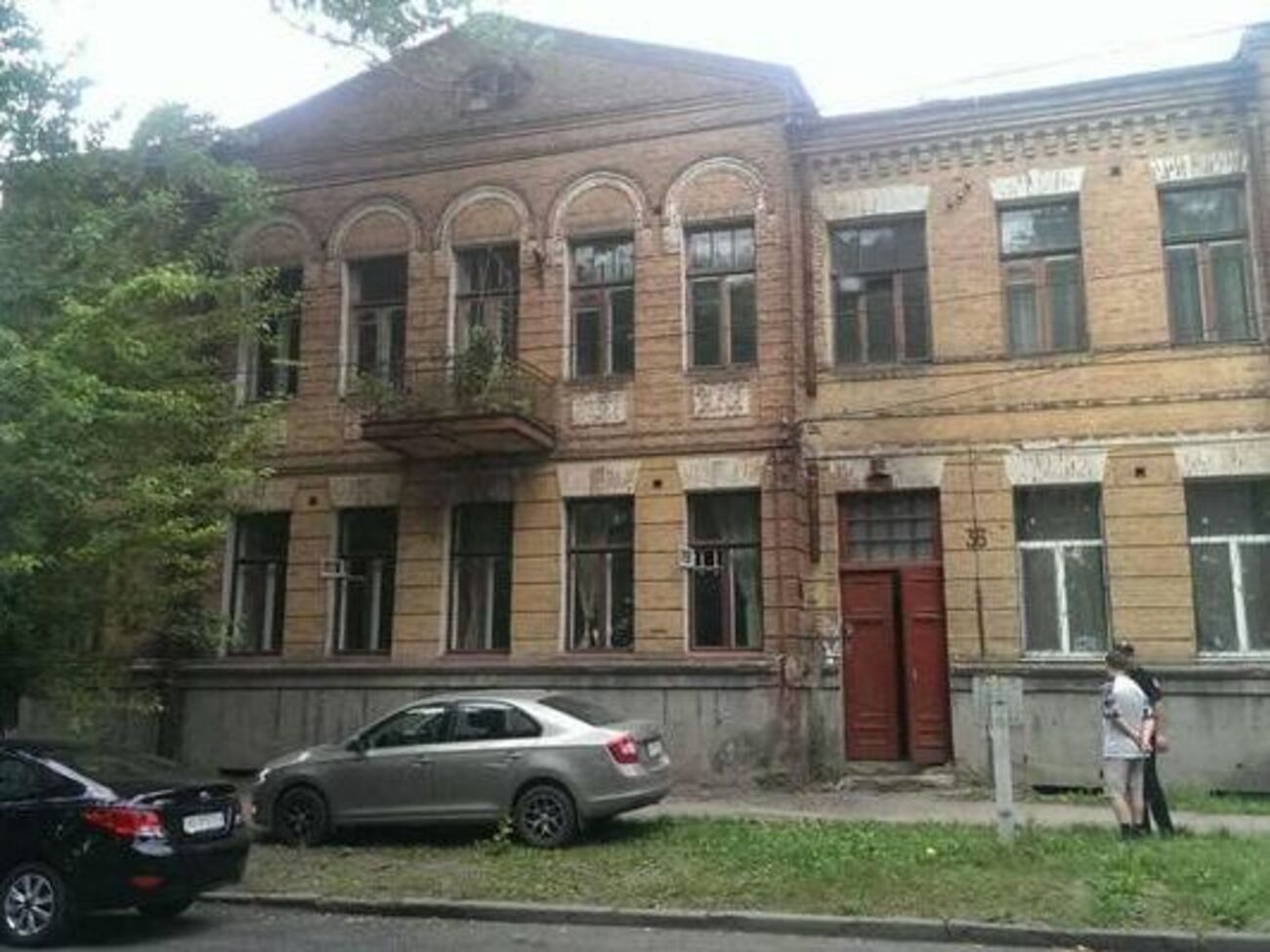 Борці з наркоманією силоміць утримували людей у житловому будинку, розповіли у прокуратурі
