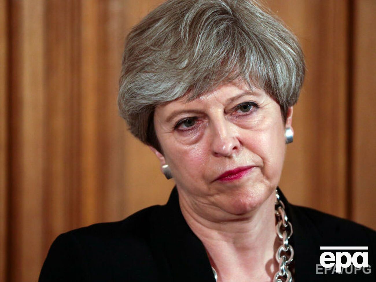 Мей попросила вибачення "за провал"