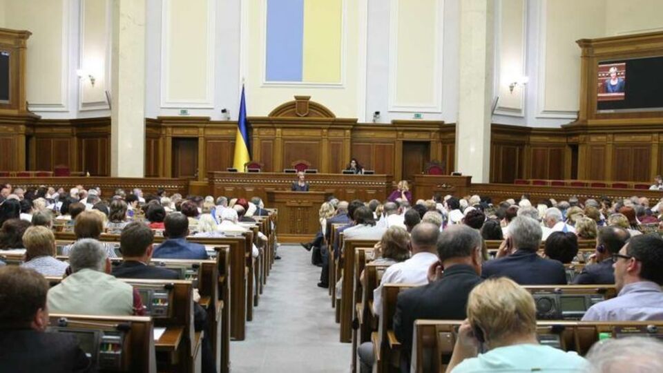 В июле планируется одна неделя в сессионном зале