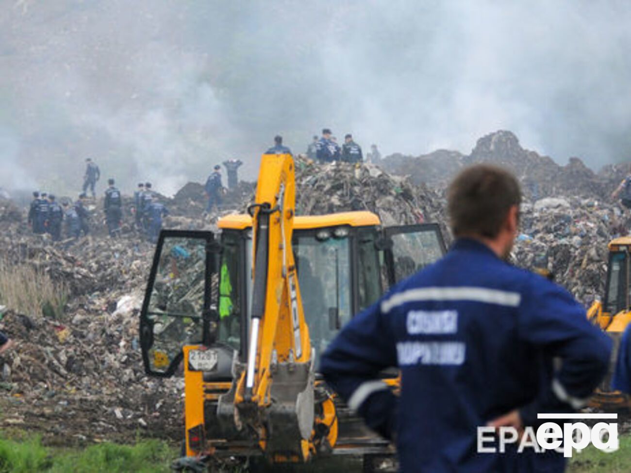 Колапс системи утилізації сміття у Львові почався після пожежі на сміттєзвалищі у селі Великі Грибовичі 30 травня 2016 року