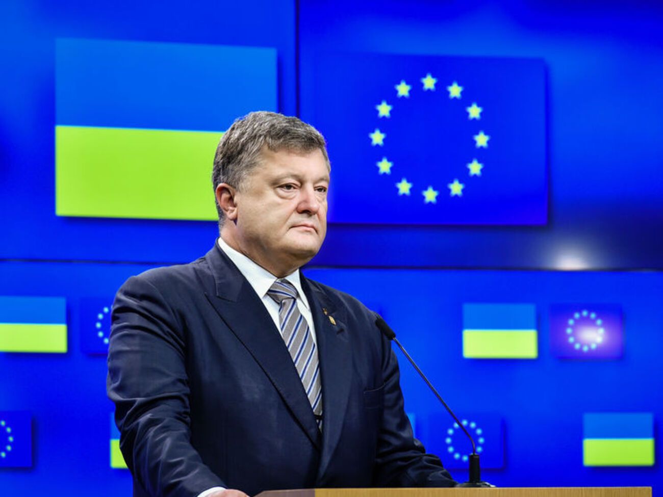 Порошенко заявив, що позиція ЄС щодо санкцій проти РФ така сама, як і у США