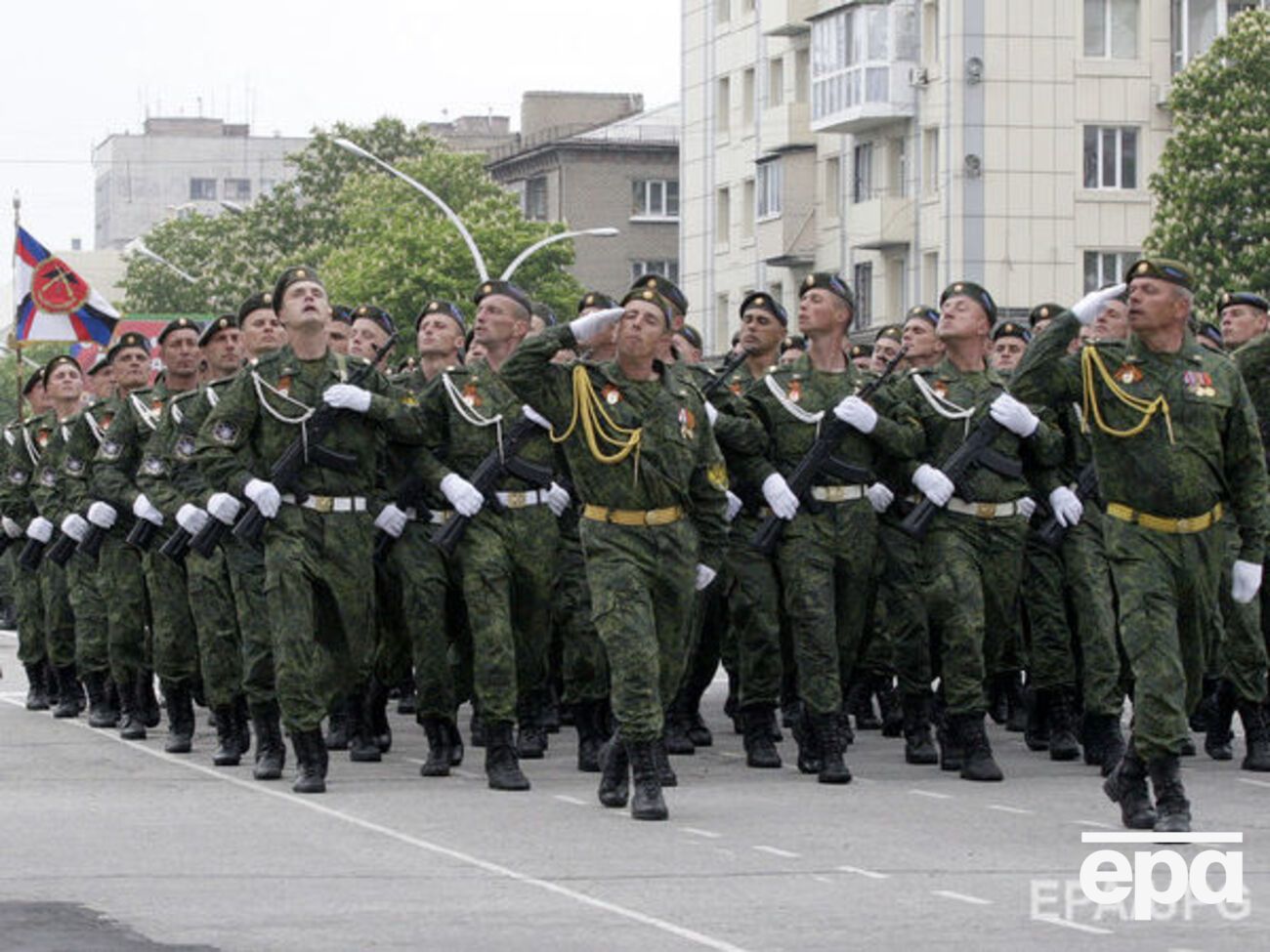 За даними слідства, сепаратисти "преміювали" бойовика участю в параді в Донецьку