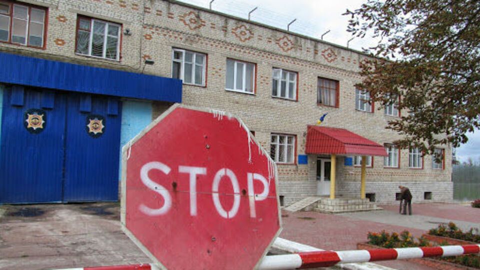 Засуджені з одного барака зламали замки, відчинили двері й увірвалися в сусідній барак