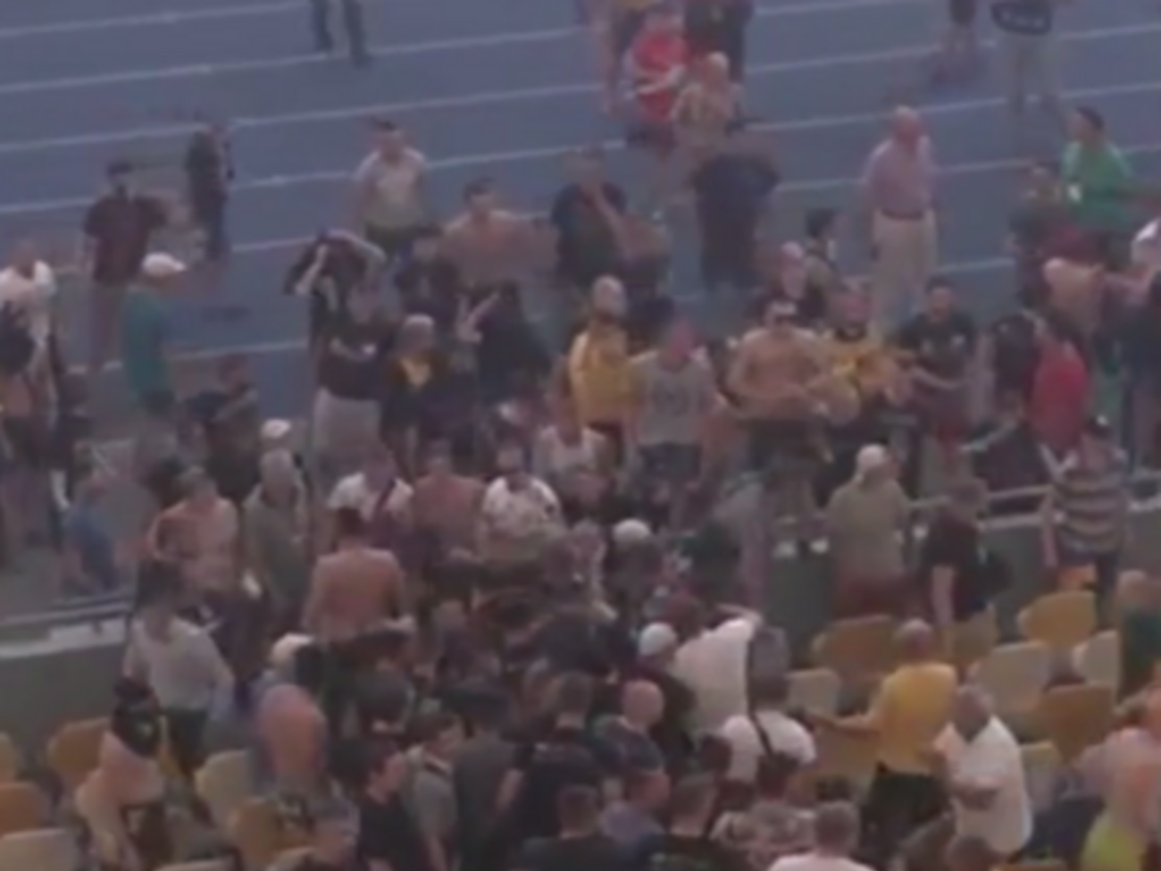 Ультрас харьковского клуба устроили драку на трибунах после проигрыша их команды в решающей игрe