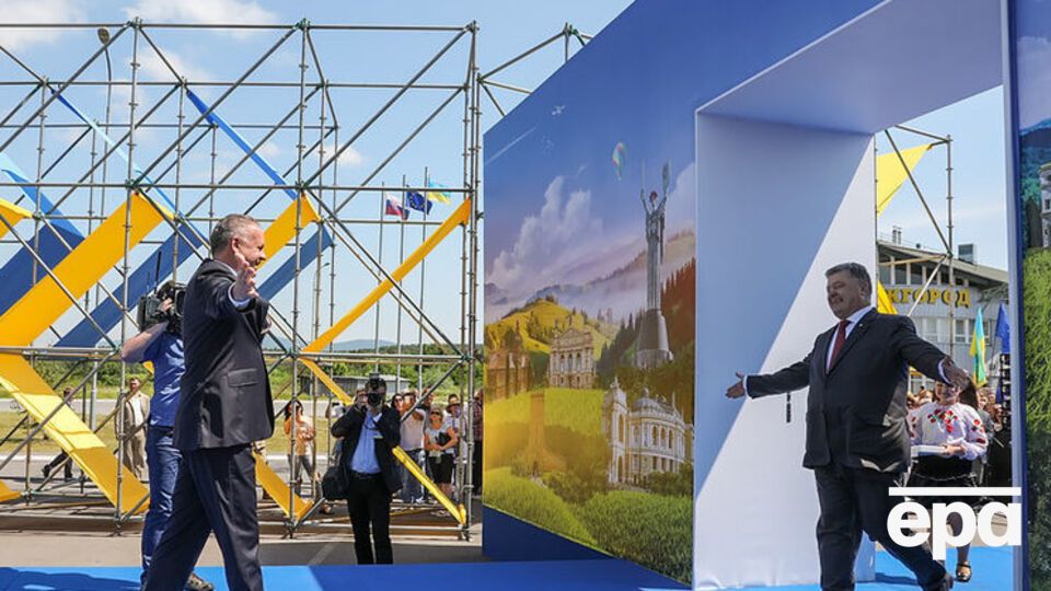 Волонтеры договорились, что ковролин с официальных мероприятий будет передан на передовую