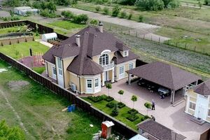 Посадовець СБУ придбав будинок під Києвом