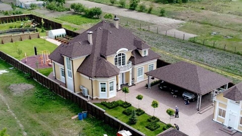 Чиновник СБУ приобрел дом под Киевом