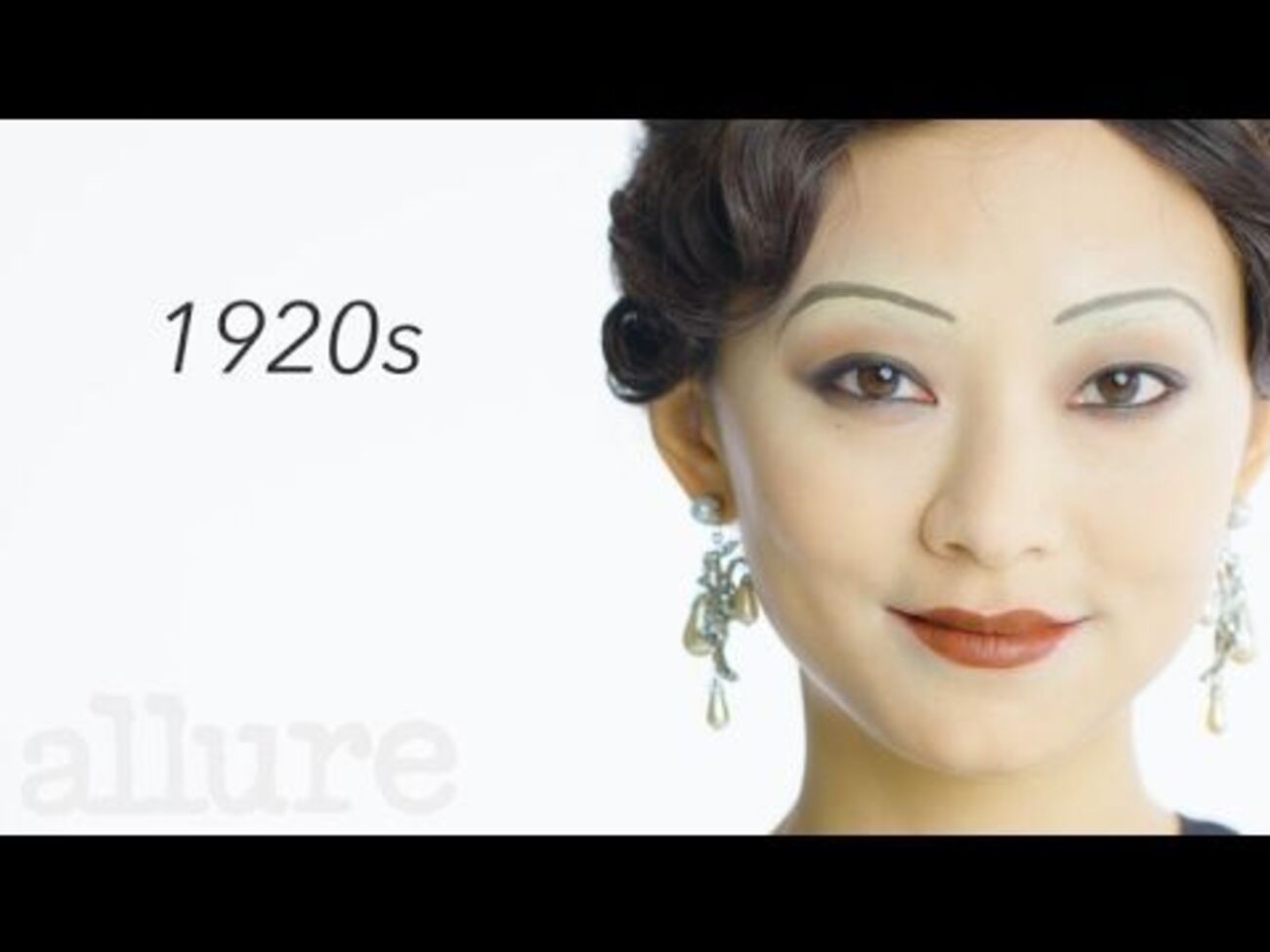 Модели представили характерный для разных периодов макияж, который использовался в кино