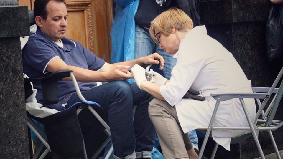 Нардепів обстежила лікар-волонтер