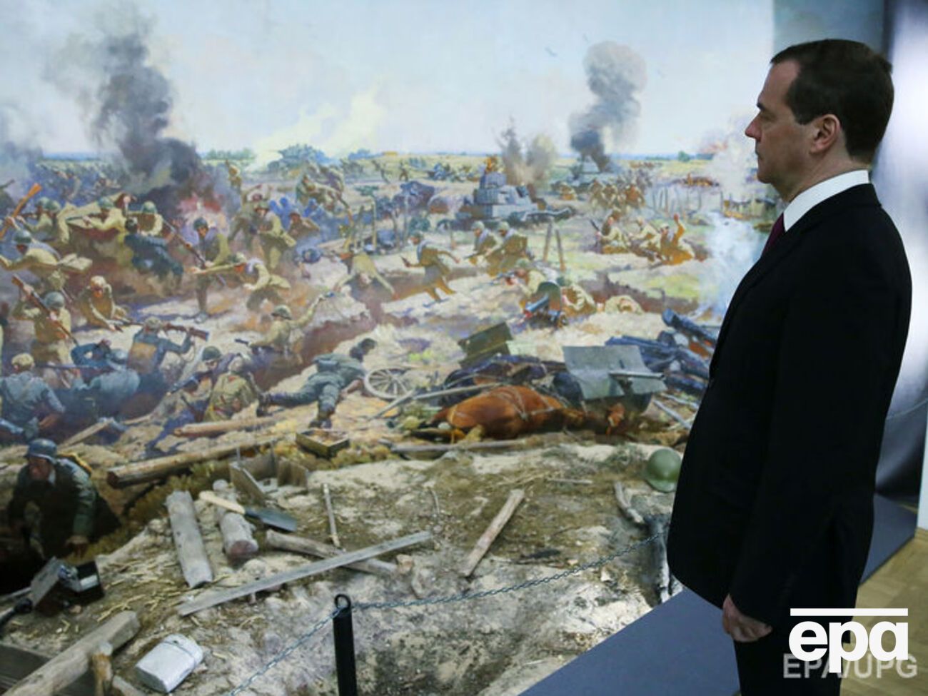 Медведев не имеет права ограничивать доступ к официальной информации, считают юристы Навального