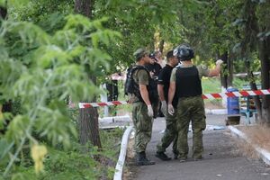 На місці вибуху працюють вибухотехніки і слідча група прокуратури