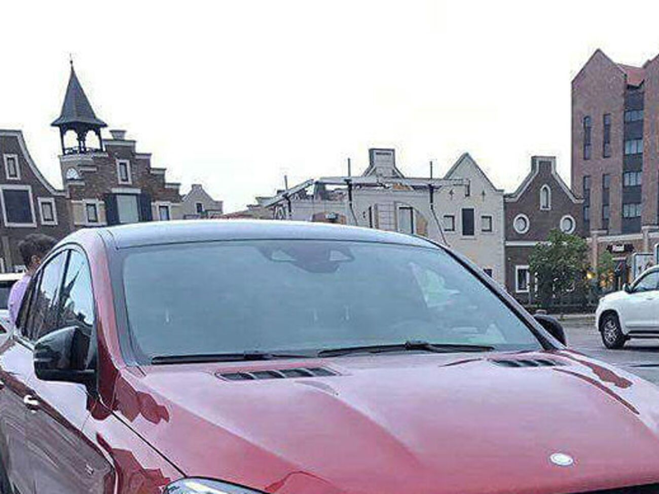 Автомобіль Южаніної намагалися пограбувати на стоянці в Києві