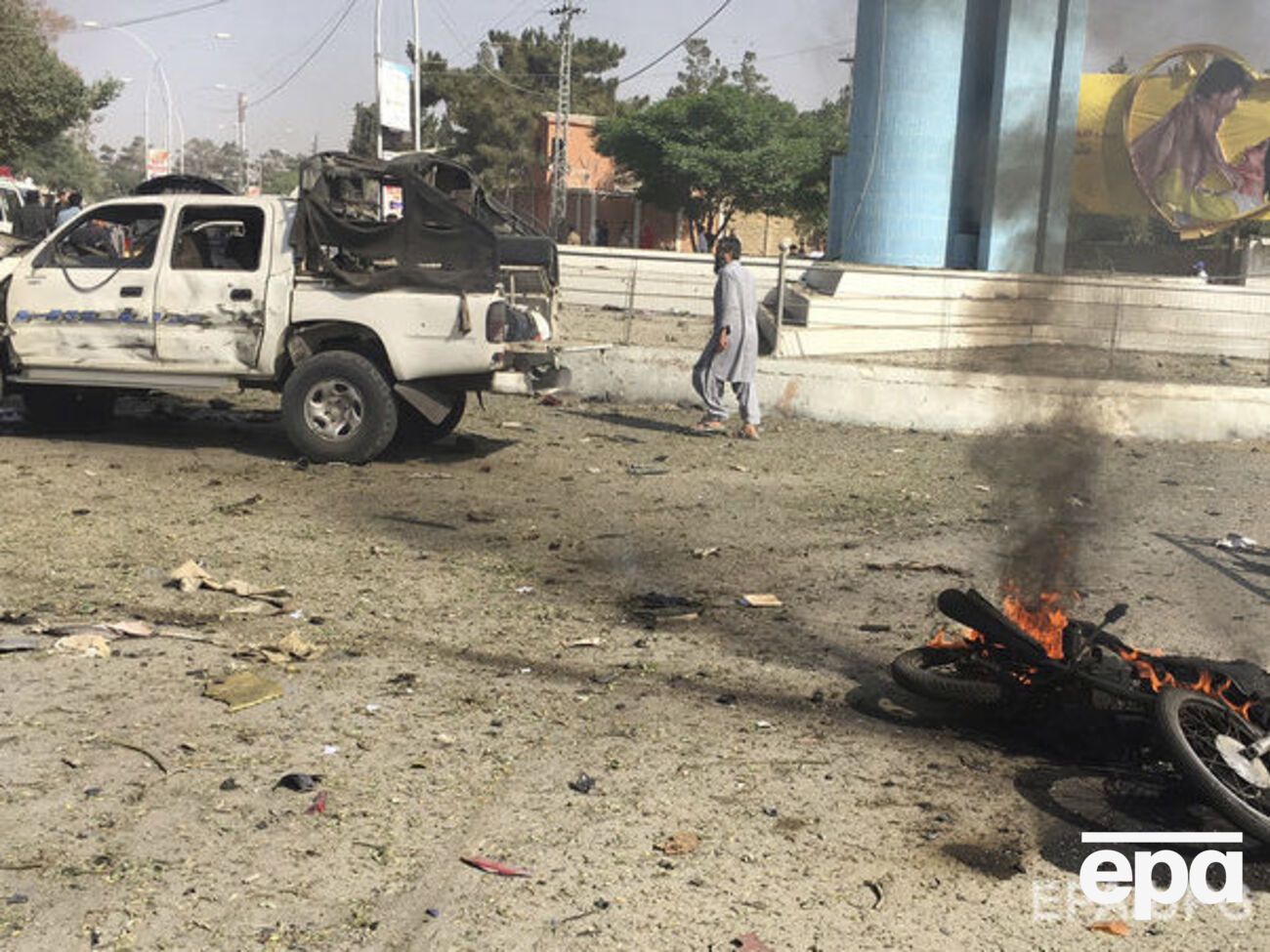 Ответственность за нападения взяли на себя боевики "Джамат-уль-Ахрар" и ИГИЛ