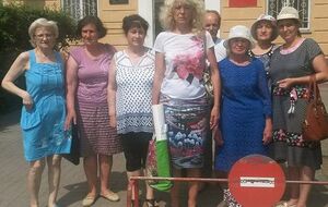 На оглашение решения суда Шергина (в центре) пришла с вещами, готовясь к аресту на 15 суток