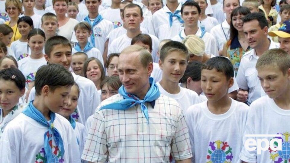 Путін відвідував "Артек" іще у 2001 році