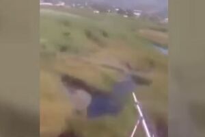 Вертоліт розбився в болотистій місцевості