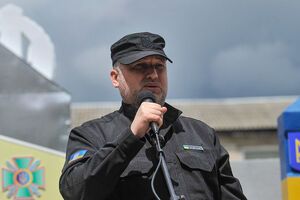 По словам Турчинова, боевики соблюдают перемирие не более чем полсуток
