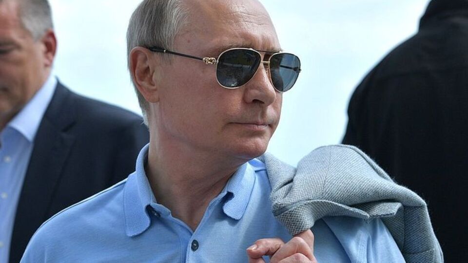 Путин сегодня прилетел в Крым