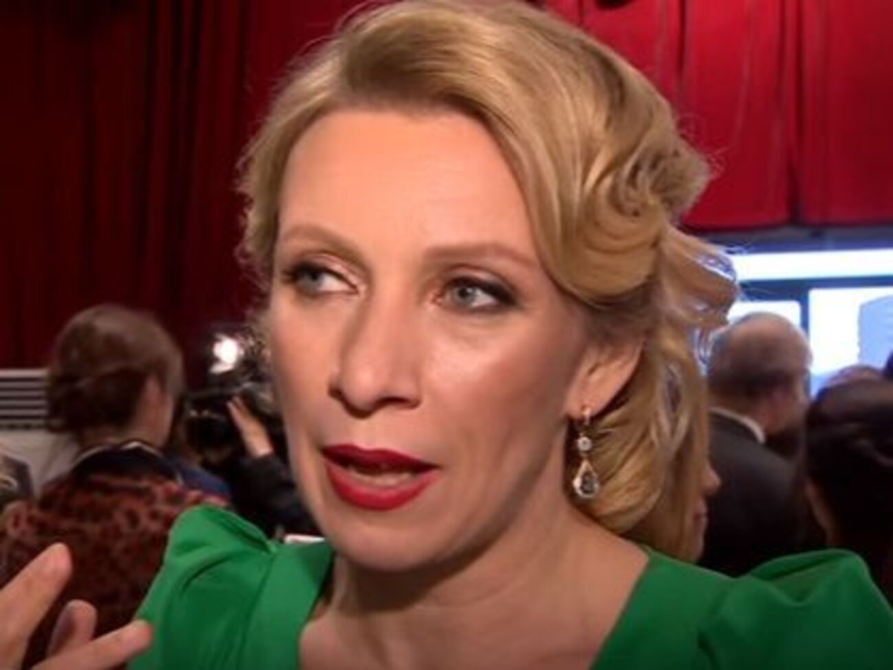 Захарова сказала, что написала еще песню про любовь