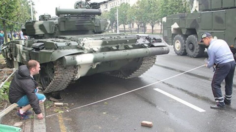 В результате ДТП с танком люди не пострадали