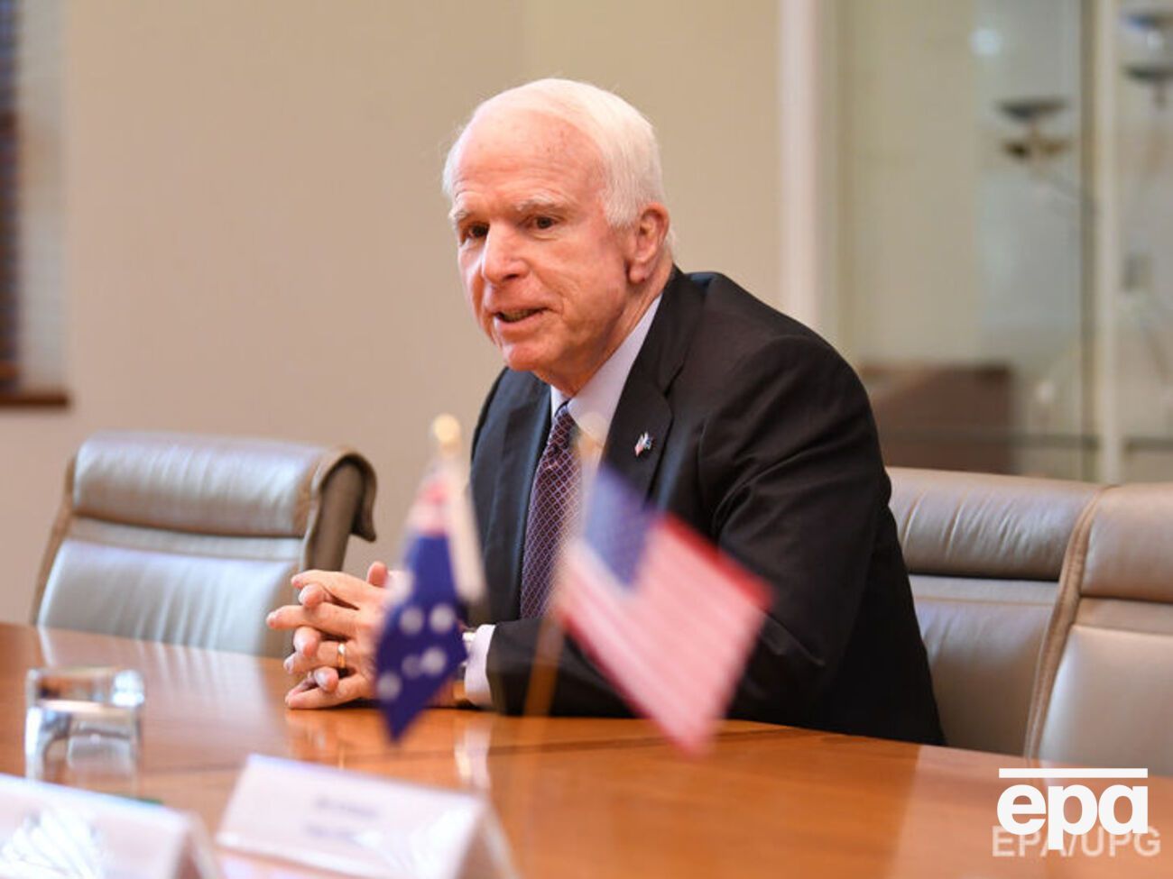 Маккейн порадив кандидату на посаду заступника міністра оборони не сумніватися щодо надання летальної зброї Україні