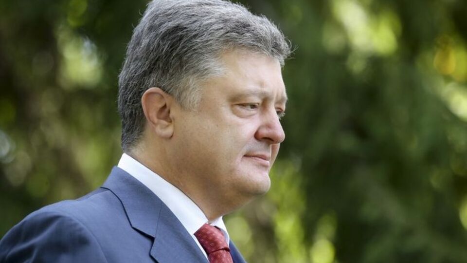 Порошенко поздравил с праздником украинскую молодежь