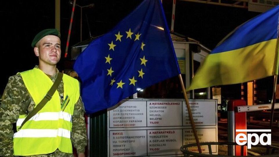 За біометричними паспортами з України виїхало 156 916 осіб