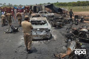 Унаслідок пожежі згоріло вісім автомобілів і приблизно 30 мотоциклів