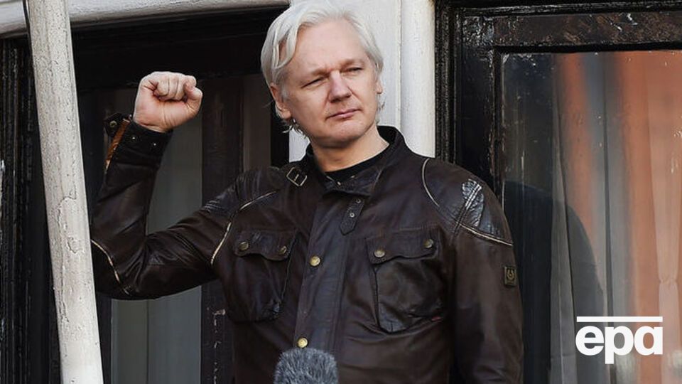 Основатель WikiLeaks призвал рядовых демократов создать новое политическое движение